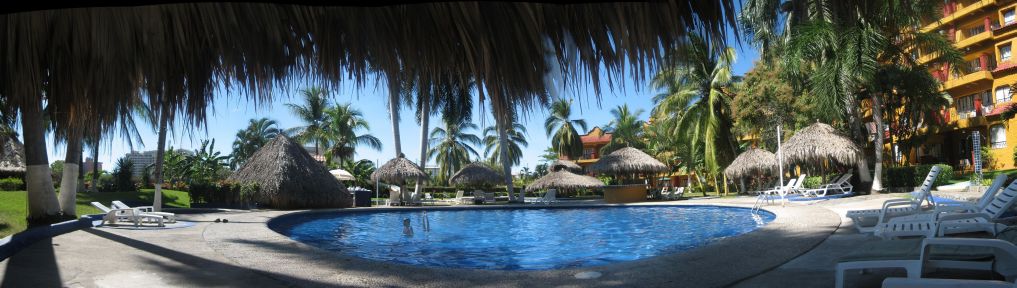 IMG_3539-IMG_3545_Puerta_del_Mar_Hotel_pool_in_Ixtapa_